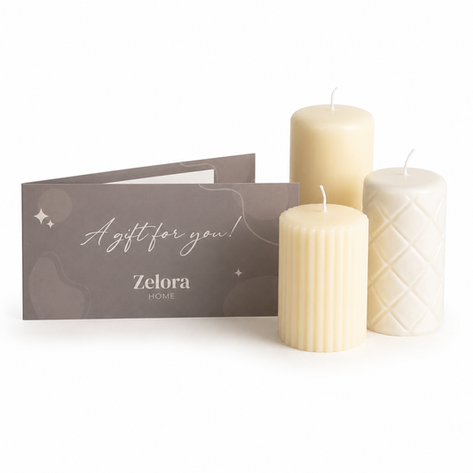 Set met cadeaubon en kaarsen in neutrale tinten
