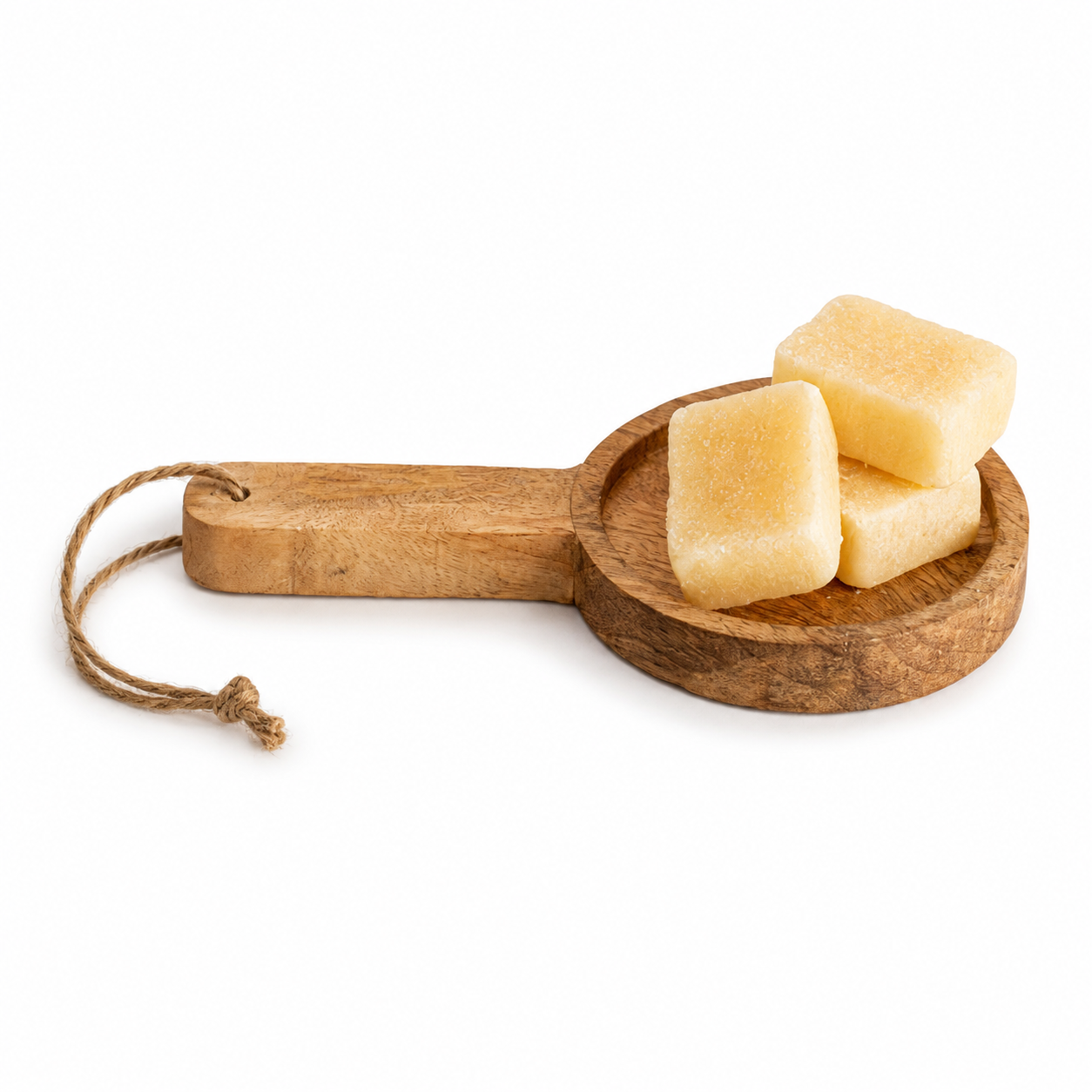 Amberblokjes vanille op een houten plankje