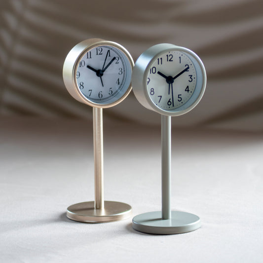 Tafelklokjes Tiku op neutrale achtergrond en rustige lichtval