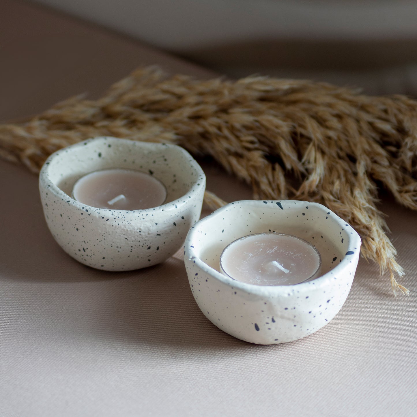 Waxinelichthouder Soft Edge op neutrale achtergrond en rustige lichtval