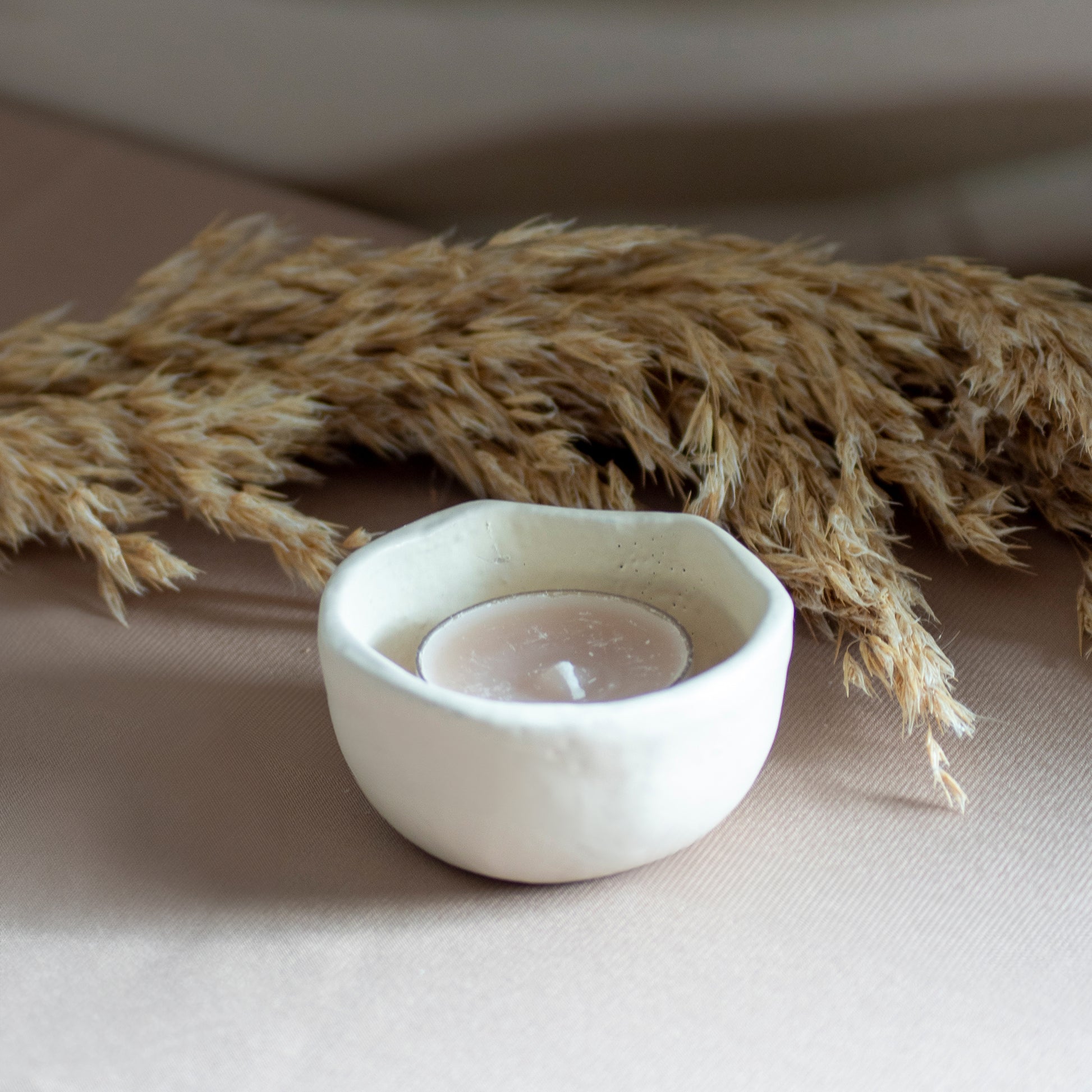 Waxinelichthouder Soft Edge op neutrale achtergrond en rustige lichtval