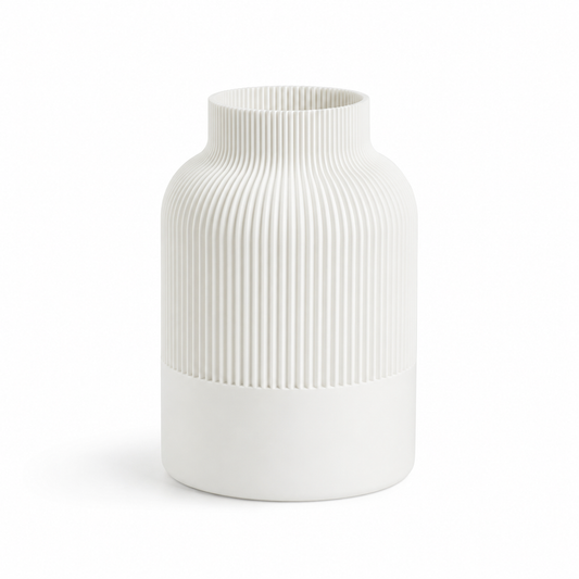 Parelmoer witte vaas met subtiele ribbelstructuur