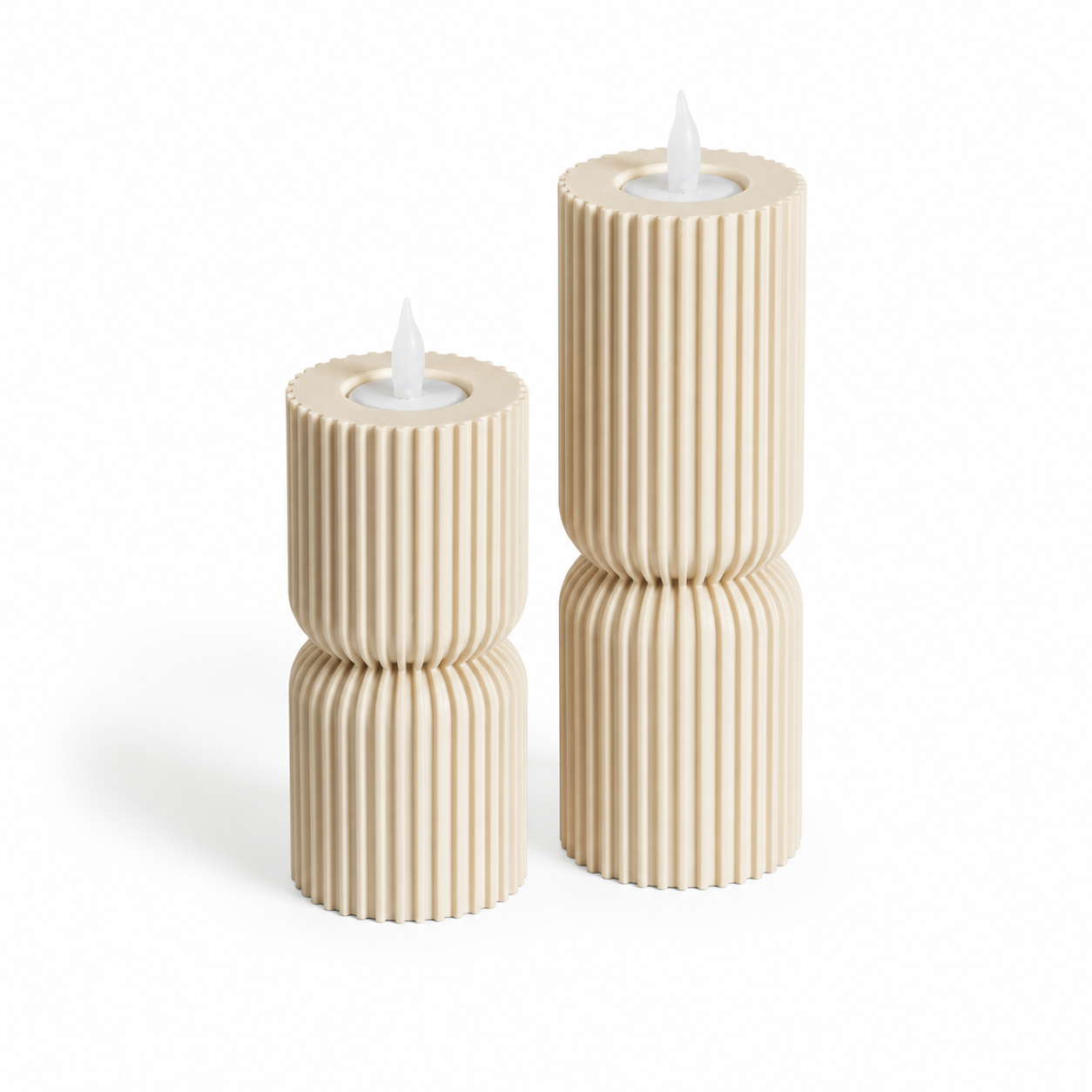 Set van beige waxinelichthouders in verschillende hoogtes